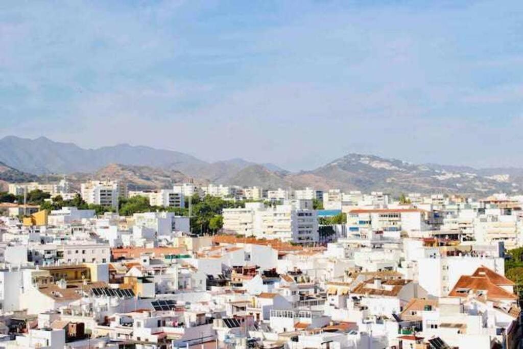 Large Modern Beach Front Apartment, Rooftop Pool!! Marbellac Extérieur photo