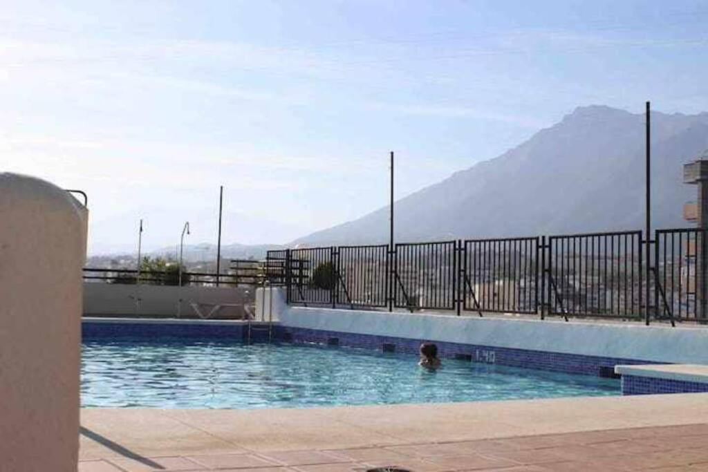 Large Modern Beach Front Apartment, Rooftop Pool!! Marbellac Extérieur photo