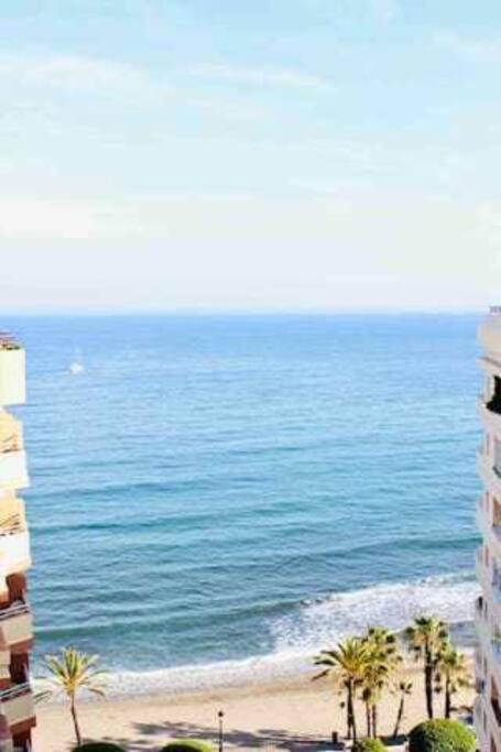 Large Modern Beach Front Apartment, Rooftop Pool!! Marbellac Extérieur photo
