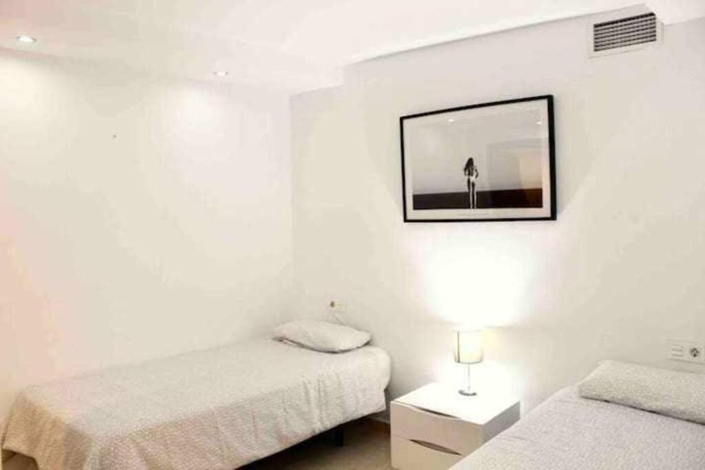 Large Modern Beach Front Apartment, Rooftop Pool!! Marbellac Extérieur photo